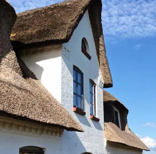 Rickmer's Hoff Reetdachhaus Mit Sauna Und Kamin Appartamento *